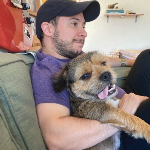 Love this shirt. The fabric feels so good, the color pops, & it looks great on my body.